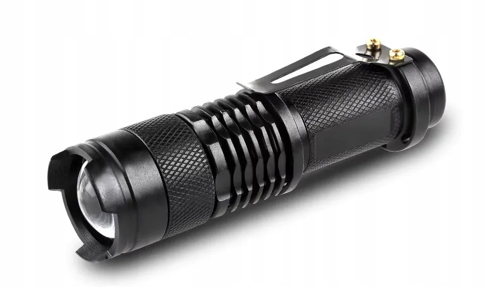 LATARKI TAKTYCZNE 2 SZT 1800 LM 10 W ZOOM IPX4 Z AKUMULATORAMI
